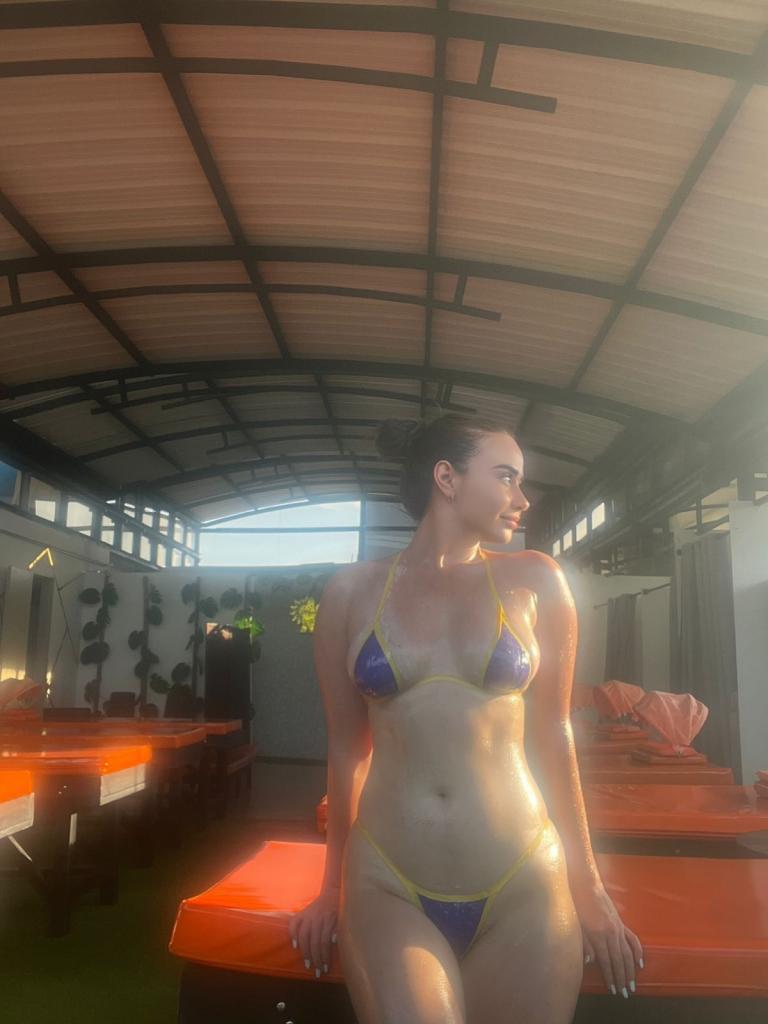 614563681: Chica busca chico en Barcelona