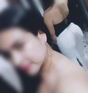 631086796: Chica busca chico en Barcelona