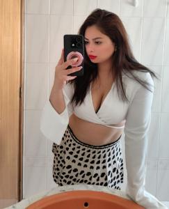 654659343: Chica busca chico en Madrid