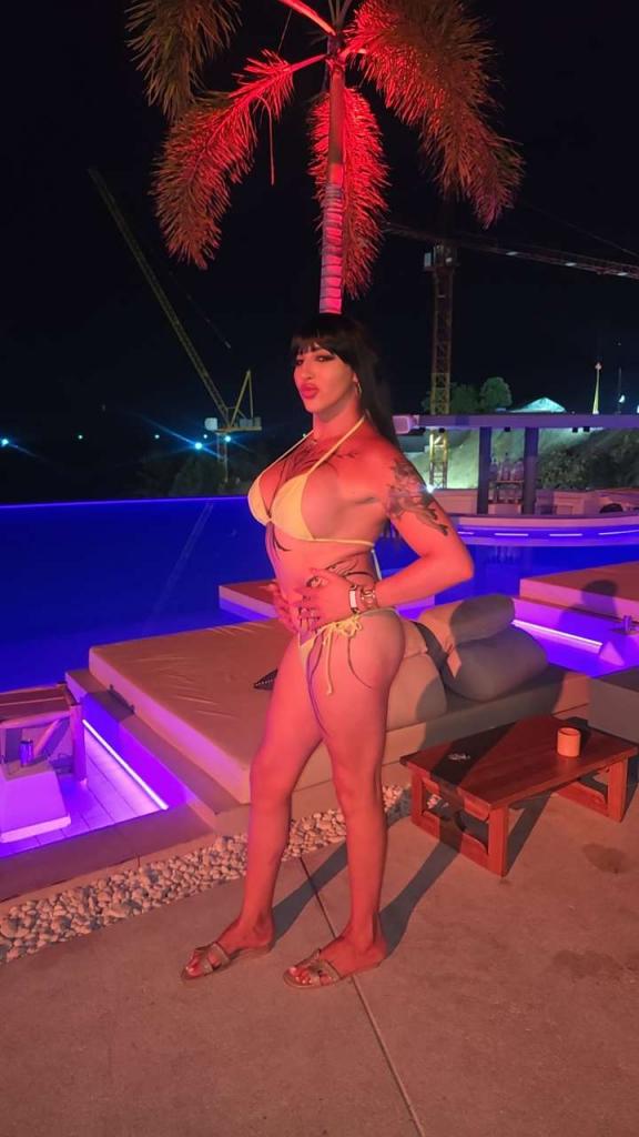 614772445: Transexual en Barcelona