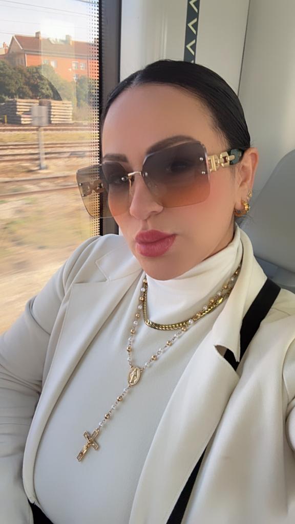 673887721: Chica busca chico en Barcelona