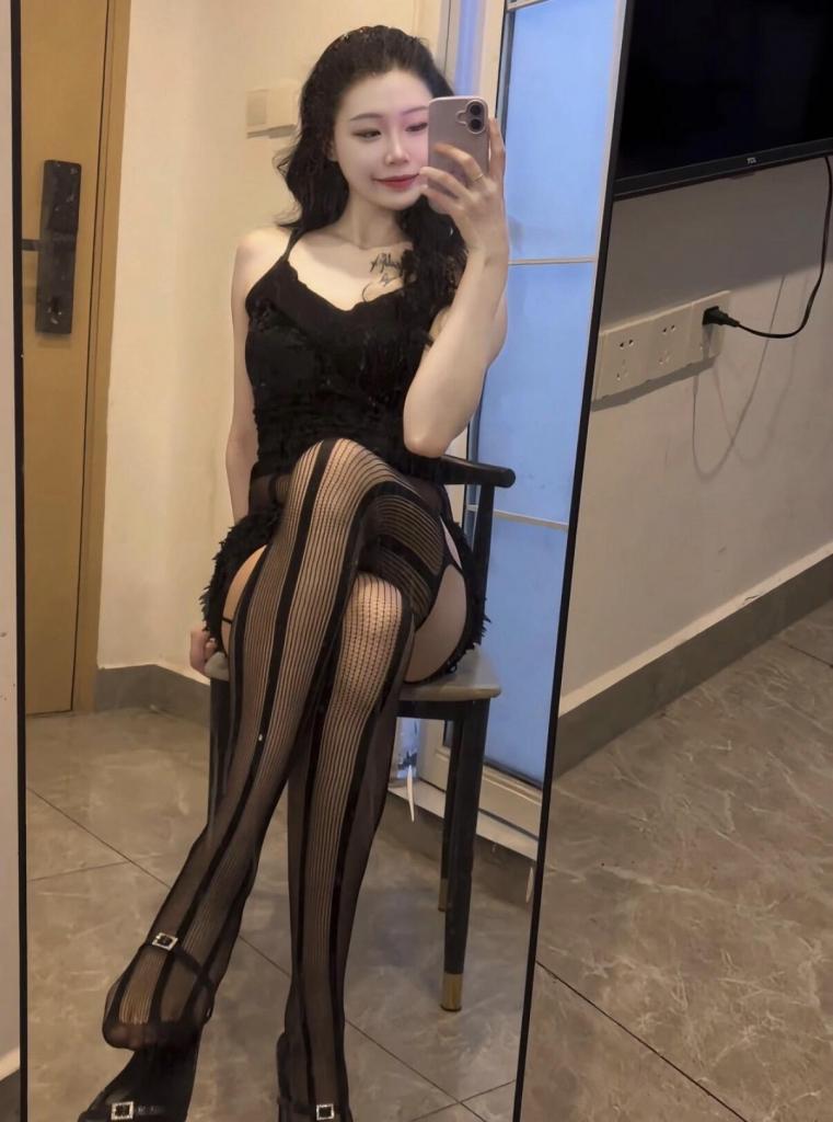 600041501: Chica busca chico en Gerona