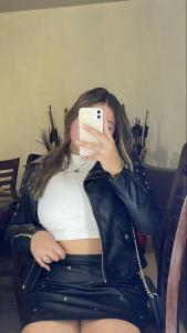 664467123: Chica busca chico en Barcelona