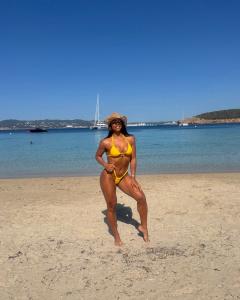 687487953: Chica busca chico en Ibiza
