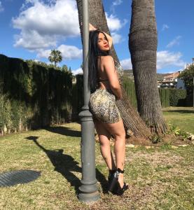 631061663: Chica busca chico en Barcelona