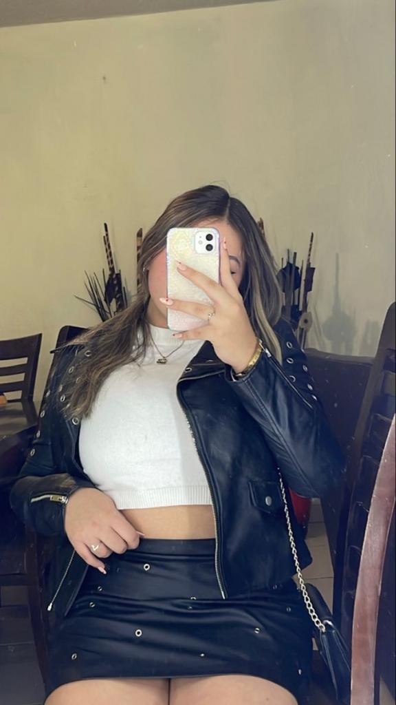 664467123: Chica busca chico en Barcelona