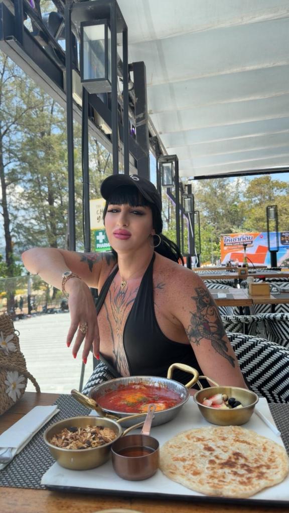 614772445: Travesti en Barcelona