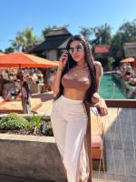 698640061: Chica busca chico en Gerona