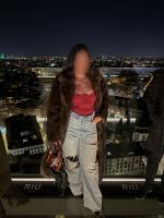 664679165: Chica busca chico en Barcelona