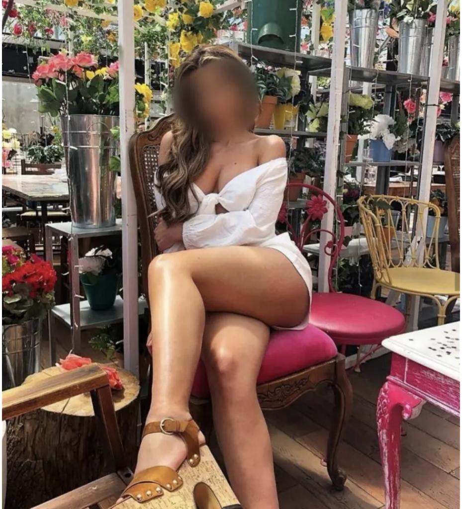 Chica busca chico en Ibiza: 