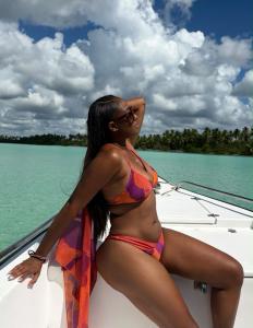 670370448: Chica busca chico en Gerona