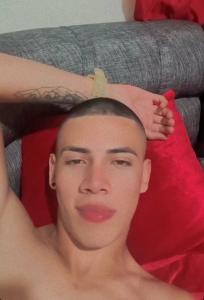 697625075: Chico busca chica en Sevilla