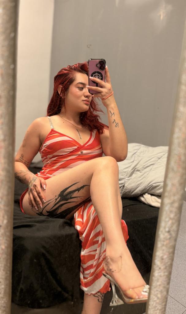 663871017: Chica busca chico en Sevilla