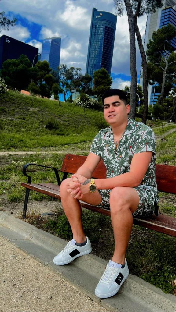 604110863: Chico busca chica en Madrid