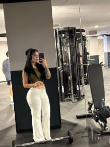 643876585: Chica busca chico en Málaga