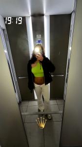 613390530: Chica busca chico en Barcelona