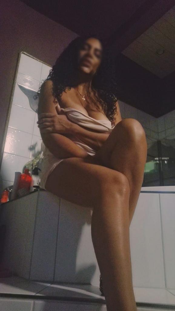 611336220: Chica busca chico en Barcelona