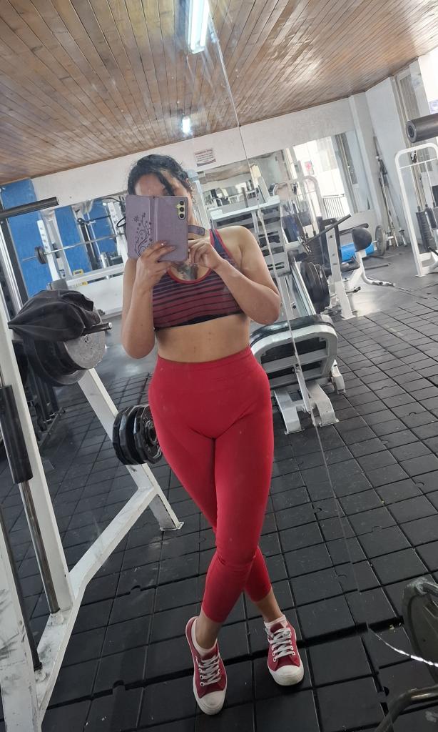 647368045: Chica busca chico en Almería