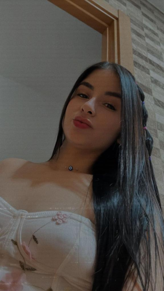 745037065: Chica busca chico en Zaragoza
