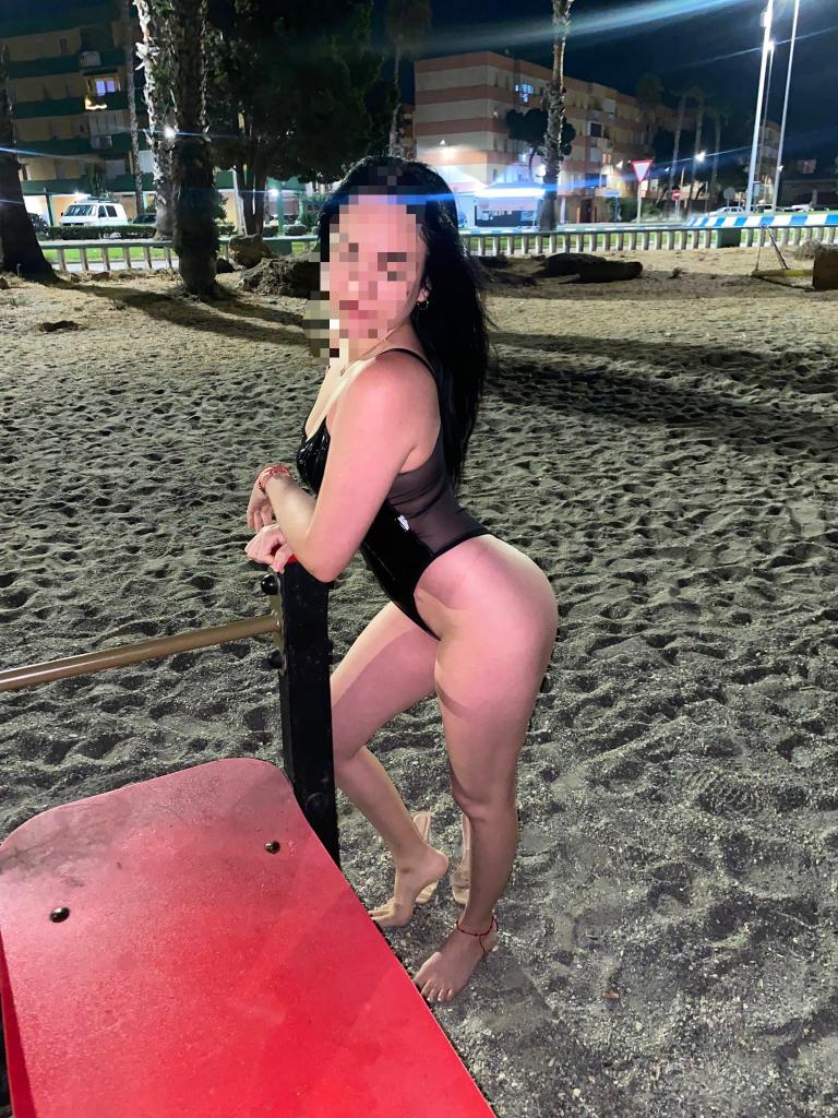 613855673: Chica busca chico en Cádiz