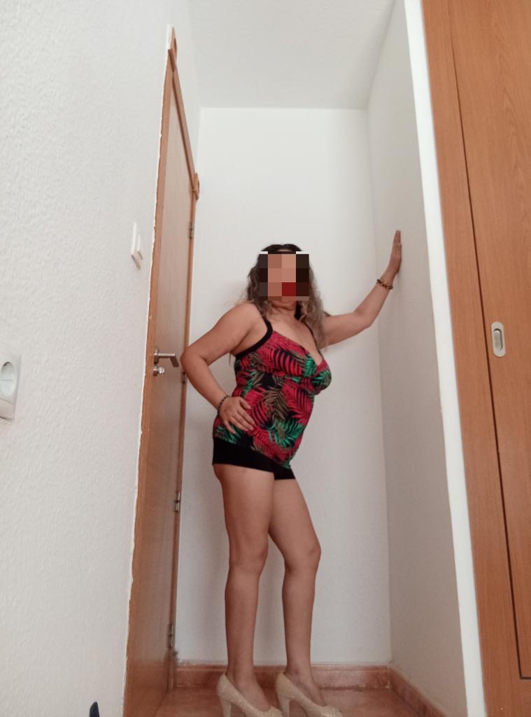 695725686: Chica busca chico en Murcia