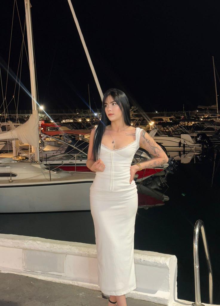 614896717: Chica busca chico en Málaga