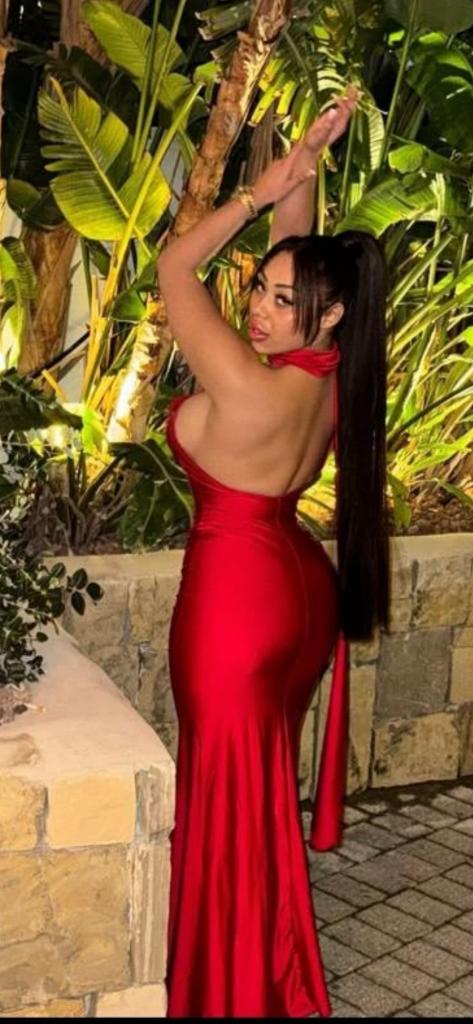 Chica busca chico en Ibiza: Chica busca chico