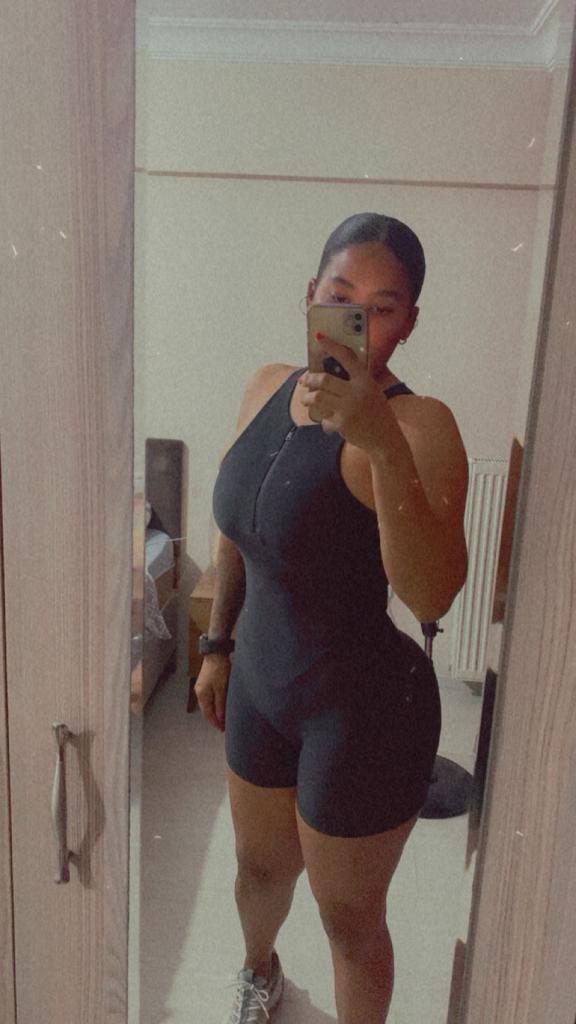 634070294: Chica busca chico en Pontevedra