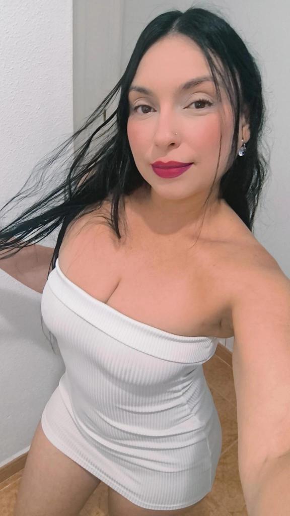 613830783: Chica busca chico en Gerona
