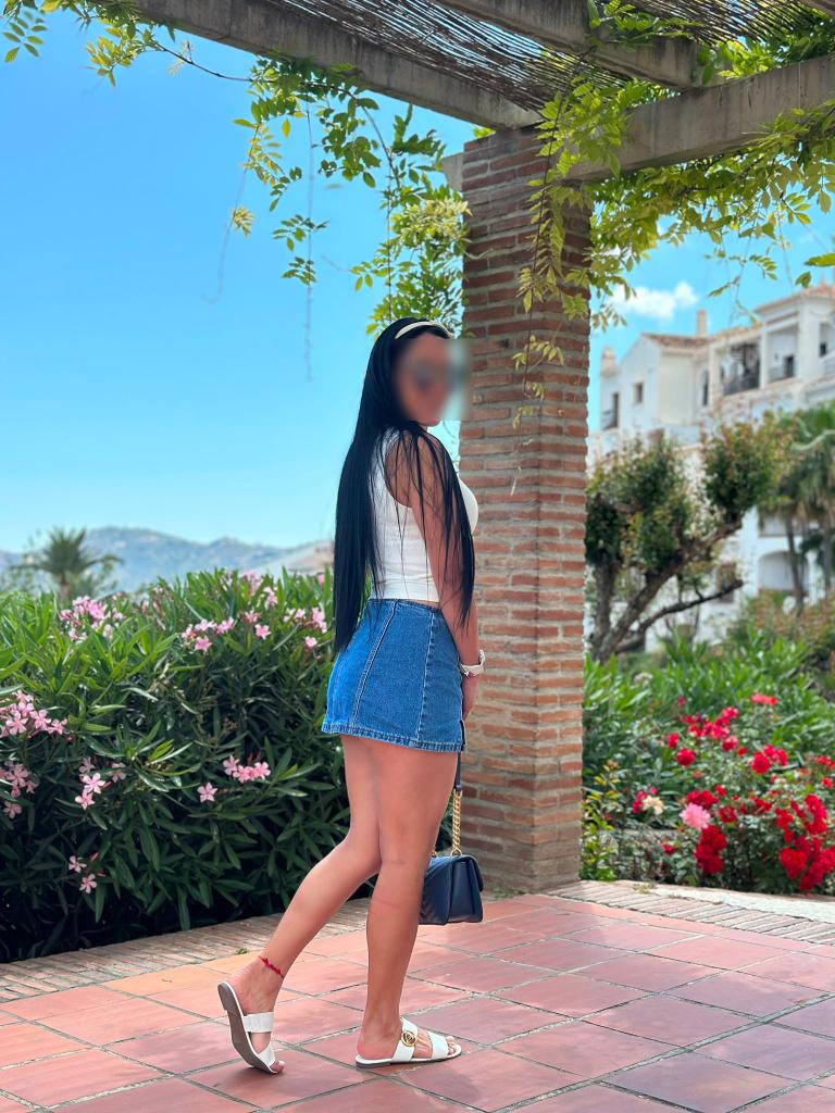 643864467: Chica busca chico en Málaga