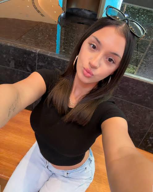 Chica busca chico en Alicante: Chica busca chico