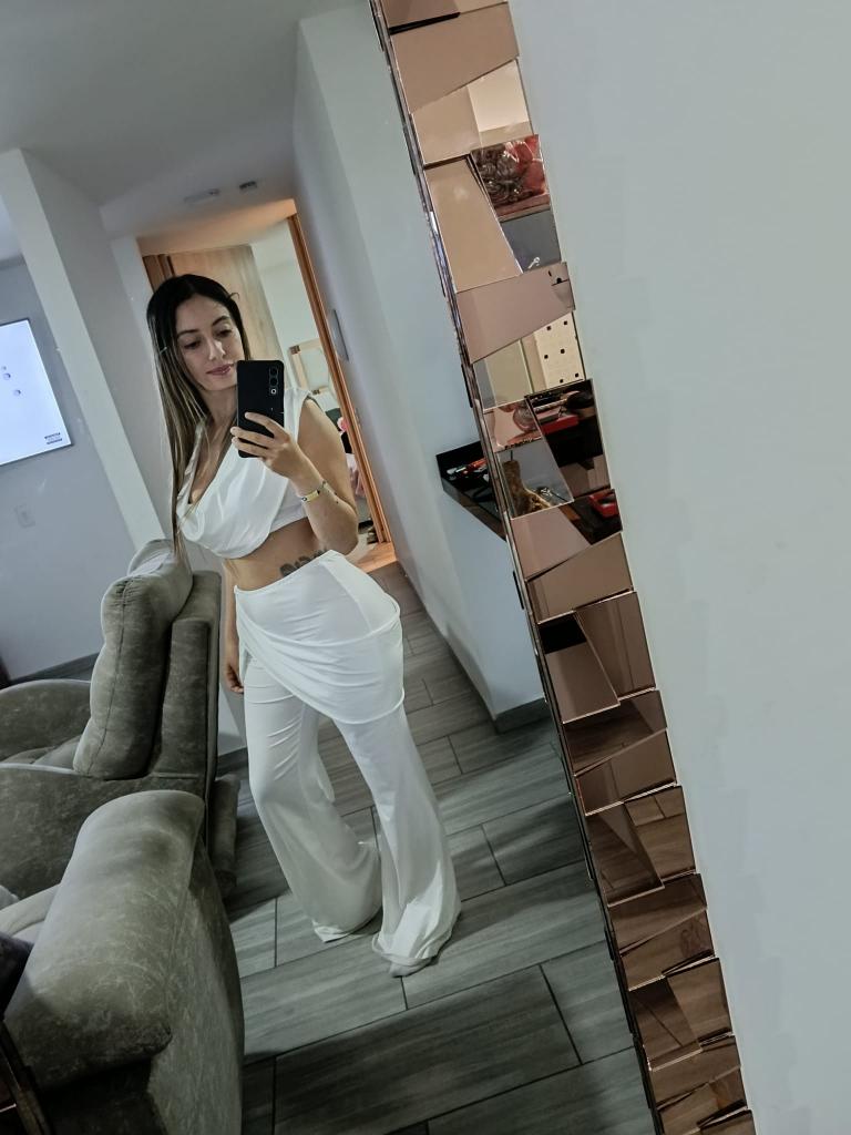 742004484: Chica busca chico en Gerona