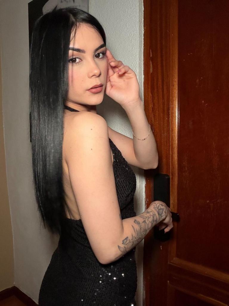 614896717: Chica busca chico en Málaga