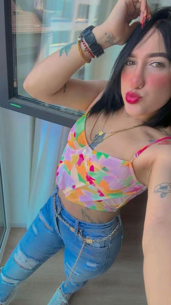 677536401: Chica busca chico en Madrid