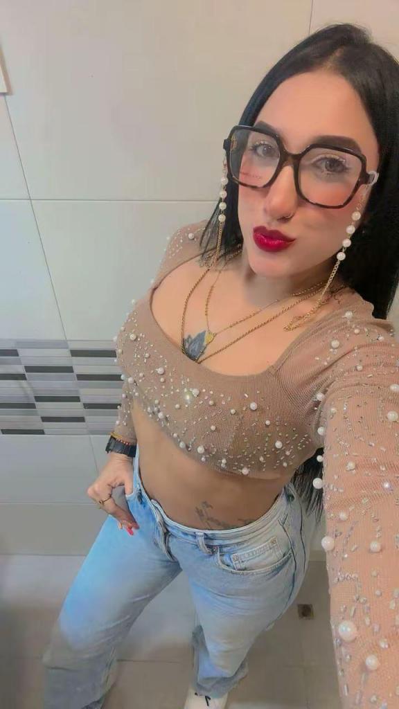 677536401: Chica busca chico en Madrid