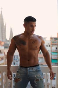 674045903: Chico busca chica en Barcelona