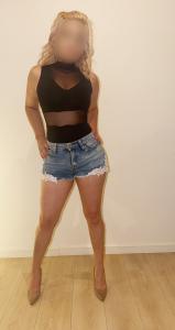 670654613: Chica busca chico en Barcelona