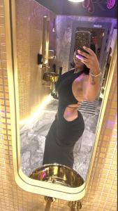 614522893: Chica busca chico en Sevilla