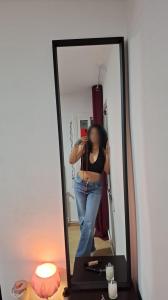 647315397: Chica busca chico en Madrid