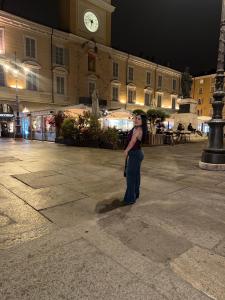 604253441: Chica busca chico en Granada