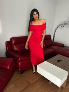 697537036: Chica busca chico en Madrid