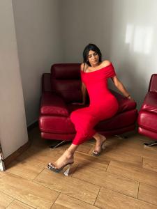 697537036: Chica busca chico en Madrid