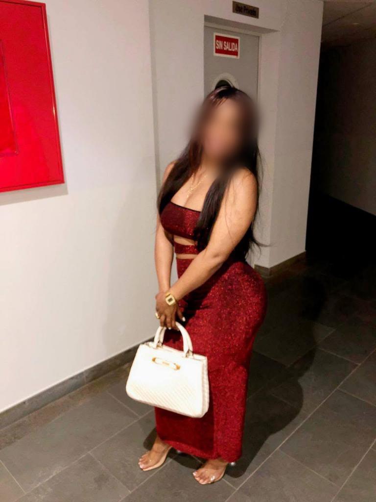 614737065: Chica busca chico en Madrid