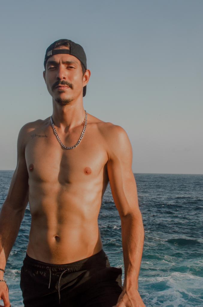610570304: Chico busca chica en Alicante