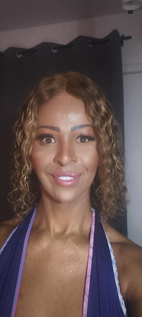 647111308: Travesti en Albacete