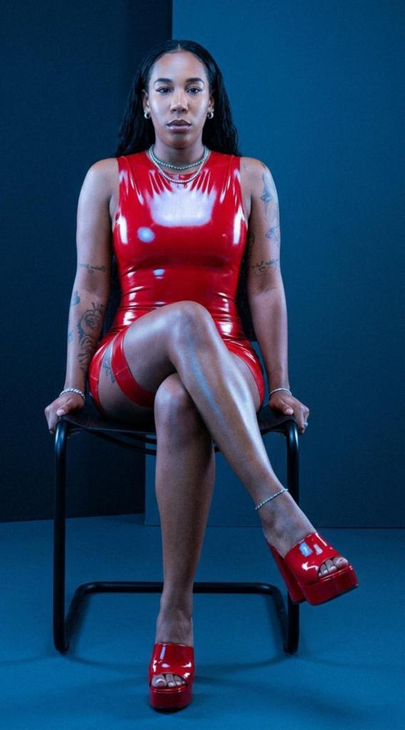 670482739: Chica busca chico en Barcelona