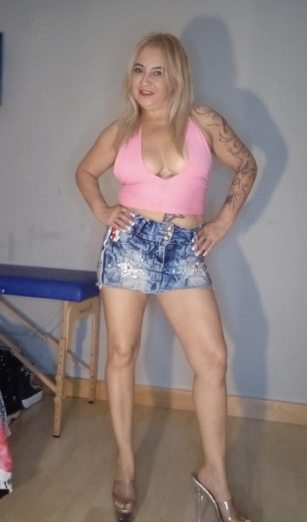 613909757: Chica busca chico en La Coruña