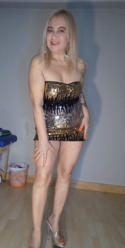 613909757: Chica busca chico en La Coruña
