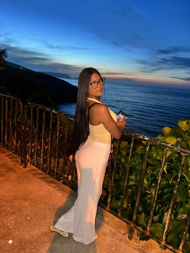 611279672: Chica busca chico en La Coruña